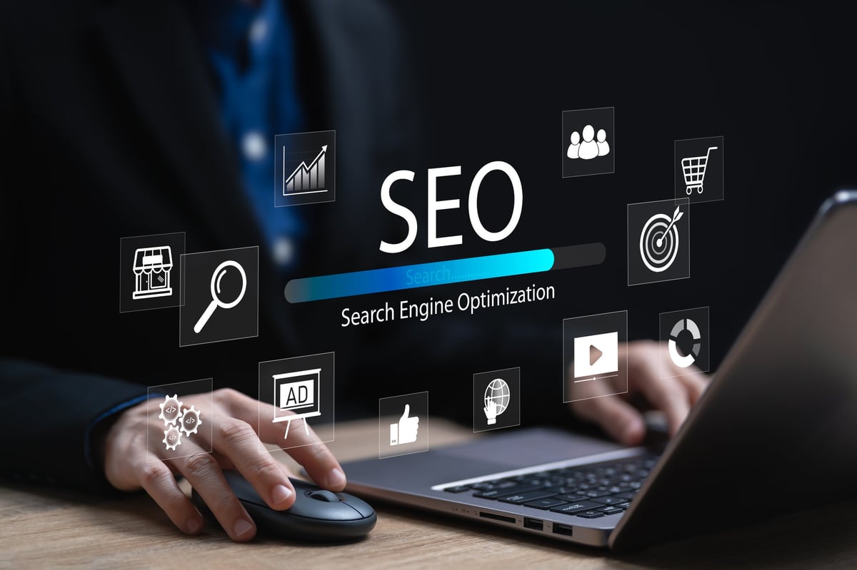 SEO, Search Engine Optimization Concept, Businesswoman summarize the important topics of the SEO tool digital marketing Optimizing your website